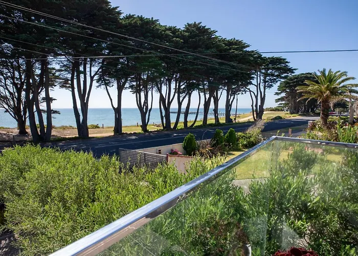 Luxurious 4 Bedroom House With Stunning Beach View In St Leonards