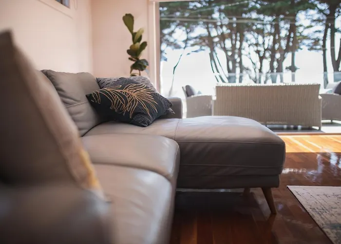 Luxurious 4 Bedroom House With Stunning Beach View In St Leonards