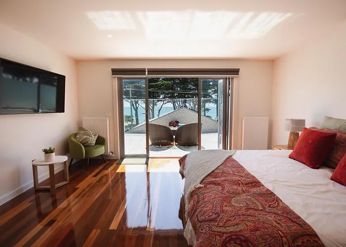 Luxurious 4 Bedroom House With Stunning Beach View In St Leonards